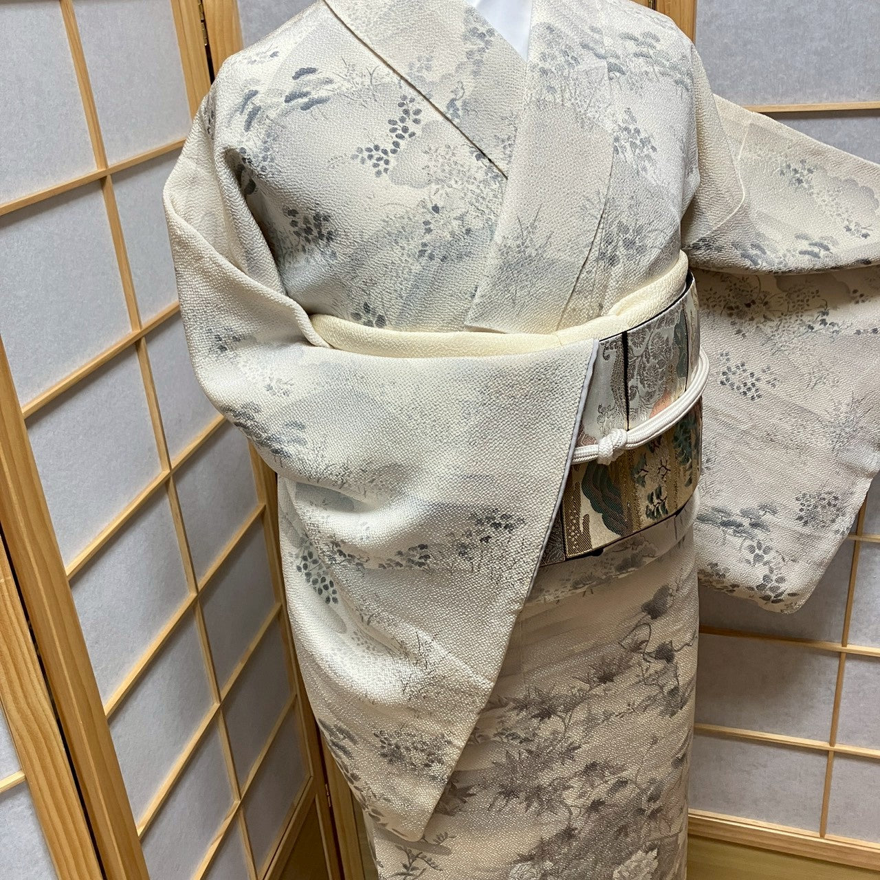7115# Japanese Kimono Vintage Womens Silk Fabric Robe Kimono only sold